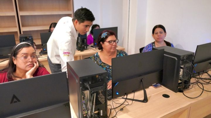 ¡Aprenden rumbo al futuro!: abren más cursos de computación para mujeres en la Infoteca