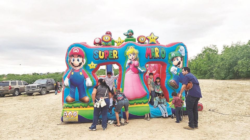 Los peques se divirtieron en grande con los brincolines.