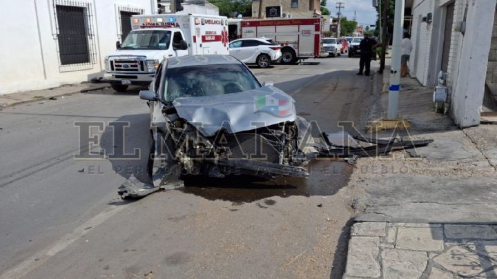 No respeta la señal de alto y termina impactándose contra camioneta de lujo en la Colonia Juárez