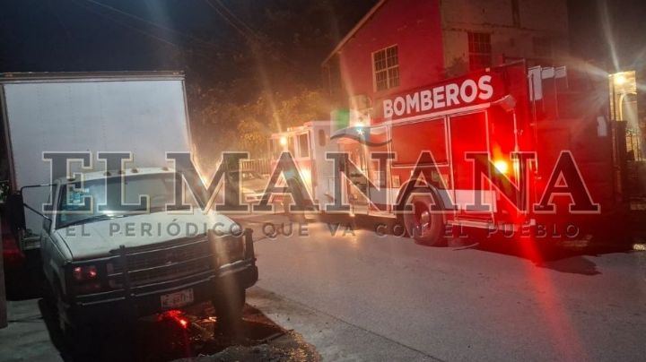 Llamas consumen cuarto de lavado de una casa en la colonia Palacios