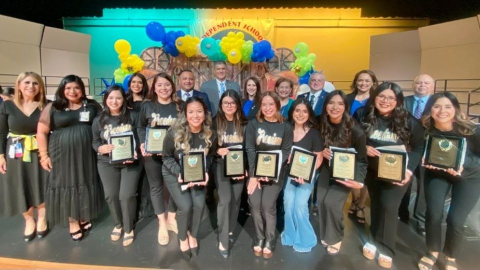 Maestros de UISD fueron beneficiados con un incentivos especial por su trabajo