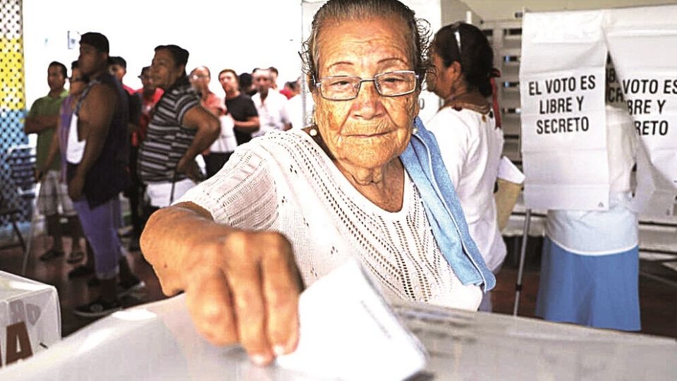Las votaciones inician a las 8:00 de la mañana y terminan a las 6:00 de la tarde.