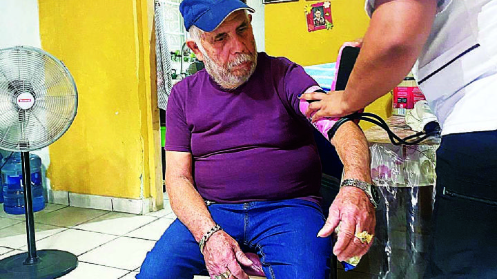 Nuevo Laredo: dan atención médica a abuelitos en casa