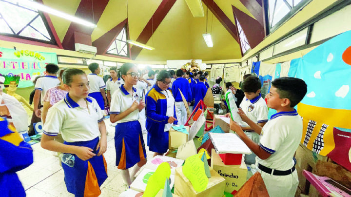 Alumnos de Secundaria 2 muestran talento con gran trabajo