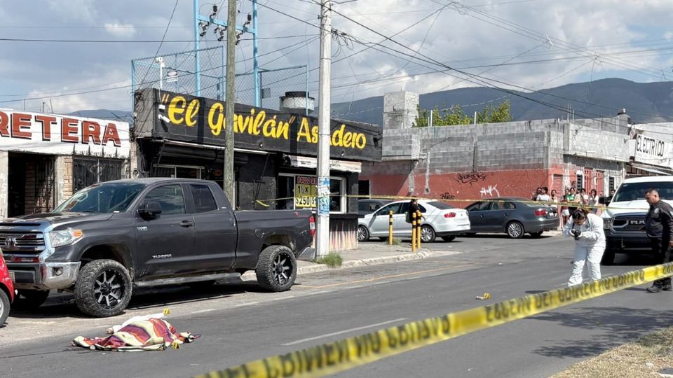 La mujer no pudo disfrutar el pollo rostizado con su familia.