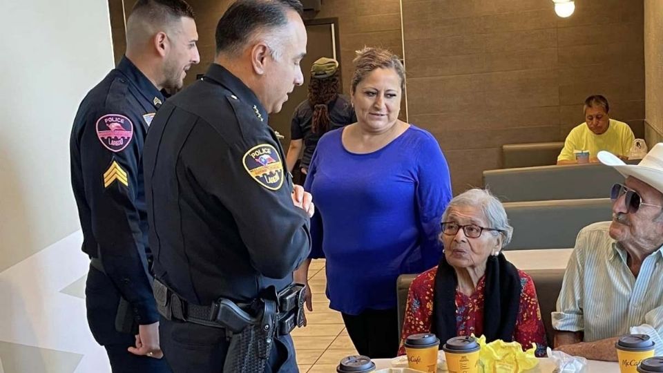 Café con la Policía de Laredo
