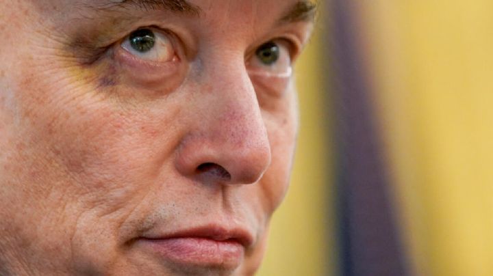 Versión de Elon Musk de su ojo morado no se la cree ni Grok, la IA creada por él mismo