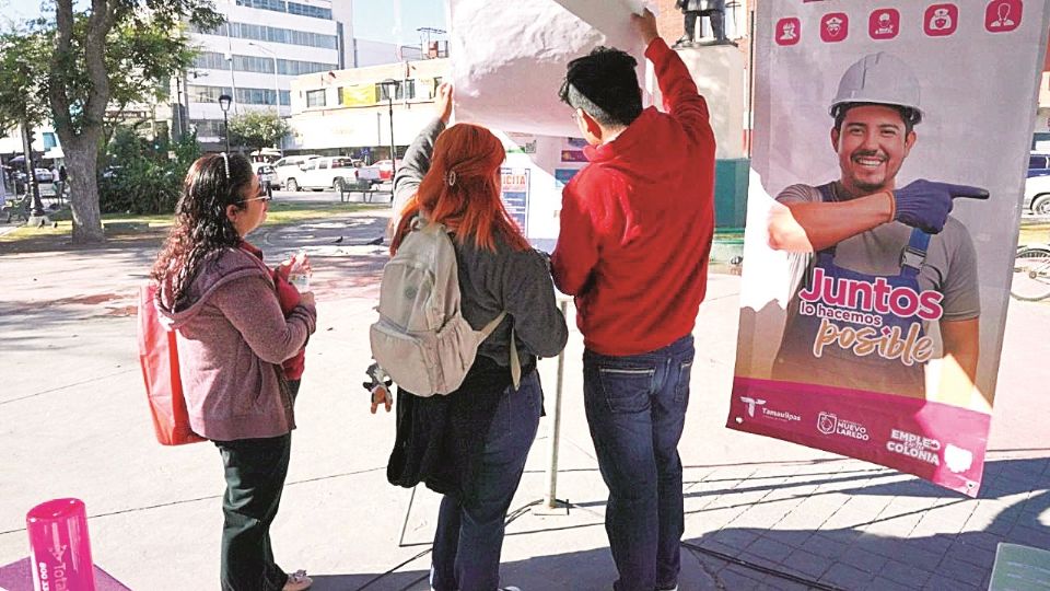 Programas municipales ayudan a que las personas obtengan un trabajo.