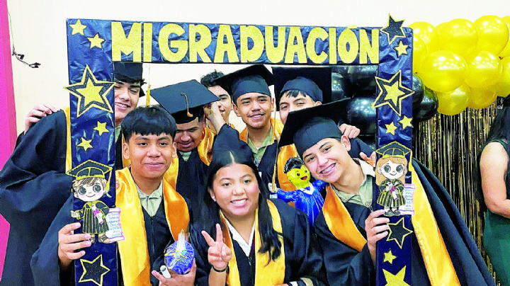 Se gradúan jóvenes de la Secundaria 2 en el Centro Cívico de Nuevo Laredo