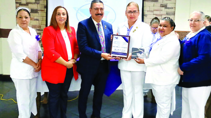 Dan a enfermeros de Nuevo Laredo 28 certificaciones