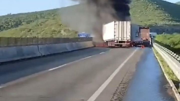 Terrible accidente de tráiler bloquea Autopista Nuevo Laredo-Monterrey | VIDEO