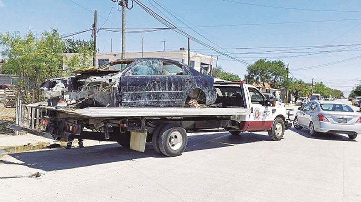 Atienden llamado; retiran vehículos abandonados