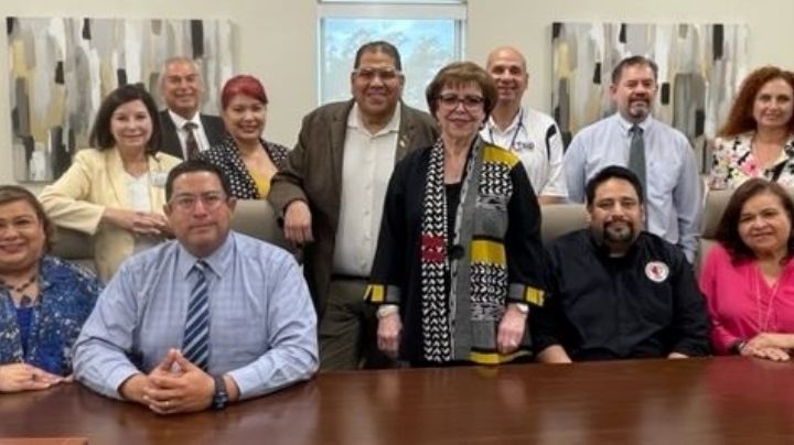 Se reúne integrante de la Justa Estatal de Educación con miembros del Distrito Escolar Independiente