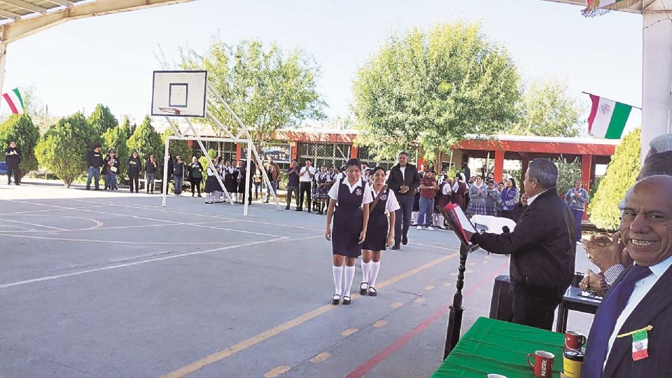 Para evitar consecuencias por el calor, alumnos saldrán más temprano.