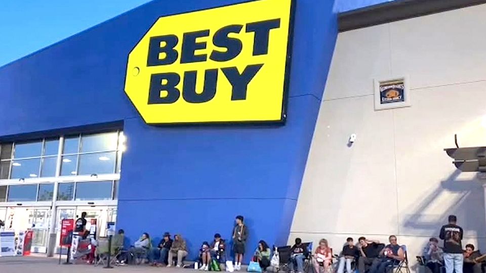 Grandes filas en Best Buy