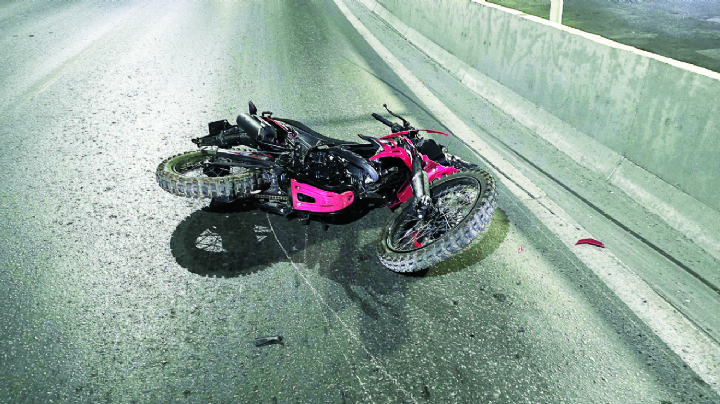 Motociclista que se accidentó en Calzada de los Héroes sigue grave