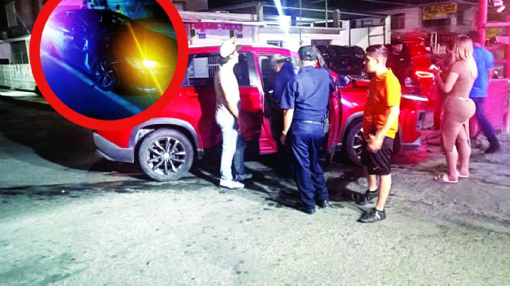 Chavito andaba 'de fiesta' y se estampa con camioneta de agencia en la colonia San Rafael