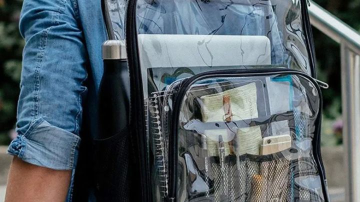 Nuevo Laredo: papás a favor de que alumnos usen mochila transparente