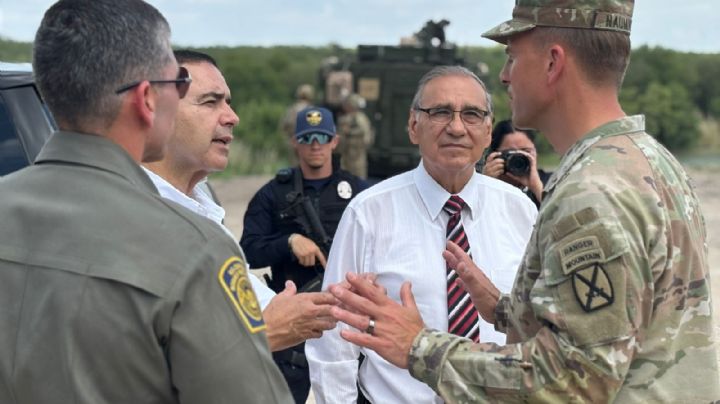 Alcalde de Laredo y congresista Henry Cuellar recorren la zona de vigilancia fronteriza