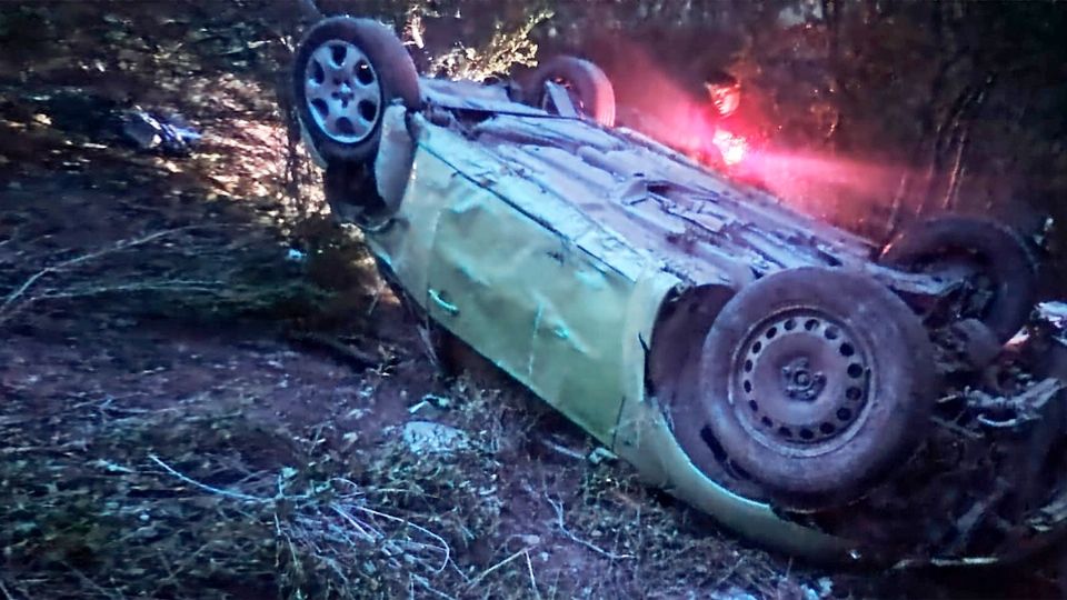 Lamentable volcadura en la Carretera a Piedras Negras.
