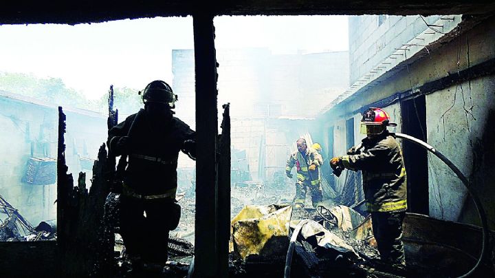 Infierno en Nuevo Laredo: llamas devoran dos casas en la colonia Américo Villarreal