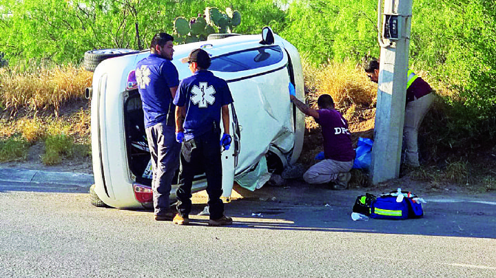 Nuevo Laredo: conductor choca y vuelca brutalmente en la colonia los Presidentes; está grave