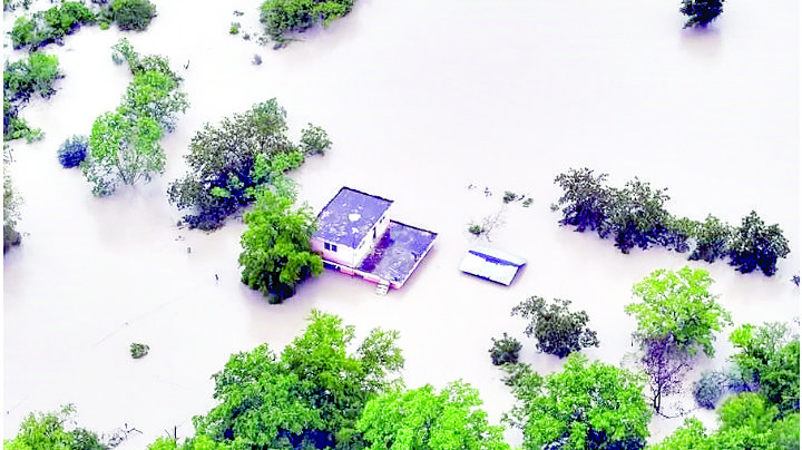 Tormenta Tropical Barry sube presas y afecta carreteras