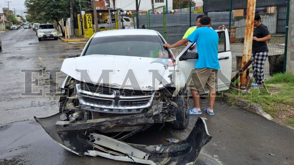 El joven, de apenas 25 años, pensó que podía cruzar sin precaución, chocando de lleno contra el auto de la conductora afectada