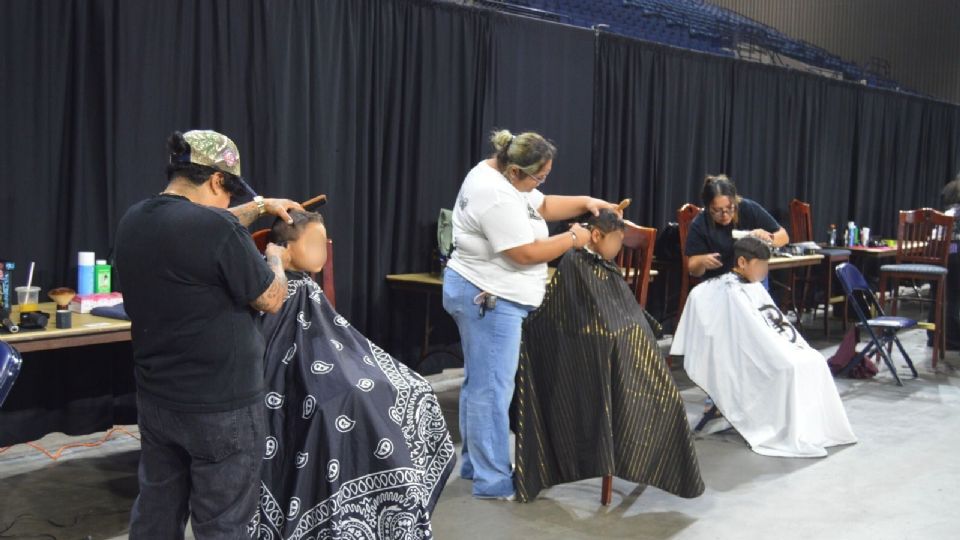 Cientos de familias en Laredo aprovechan programas de cortes gratis