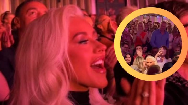 Christina Aguilera llega de sorpresa a teatro y enloquece al público al sentarse entre ellos | VIDEO