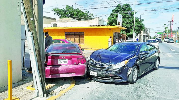 Alejandro y Lázaro chocan brutalmente en Nuevo Laredo; autos quedaron destrozados