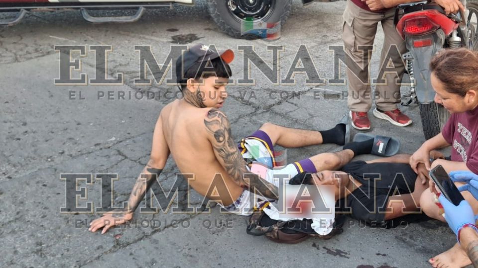 Dos amigos se accidentaron en su moto.