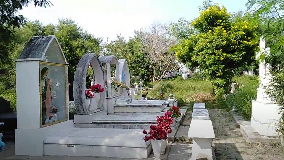 El panteón chiquito que muy pocos neolaredenses conocen.