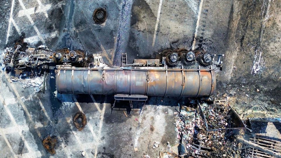 El choque de pipas produjo un incendio de grandes magnitudes.