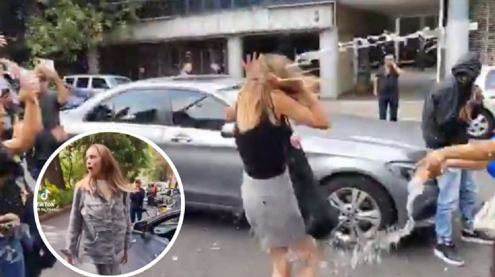 Agreden a 'Lady Racista' que discriminó a policía; salía de su primer audiencia | VIDEO
