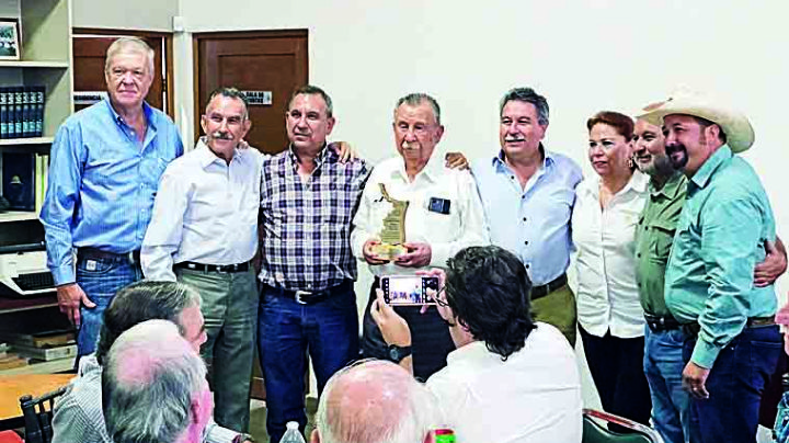 Reconoce Tamaulipas a destacado ganadero de Nuevo Laredo