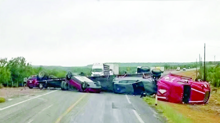 Caos en Carretera Nacional: vuelca tráiler nodriza y cierran la libre por seis horas