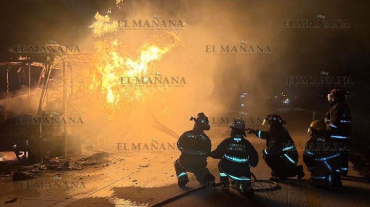 Arde en llamas autobús de Senda en Autopista Monterrey-Nuevo Laredo; viajaban 11 pasajeros