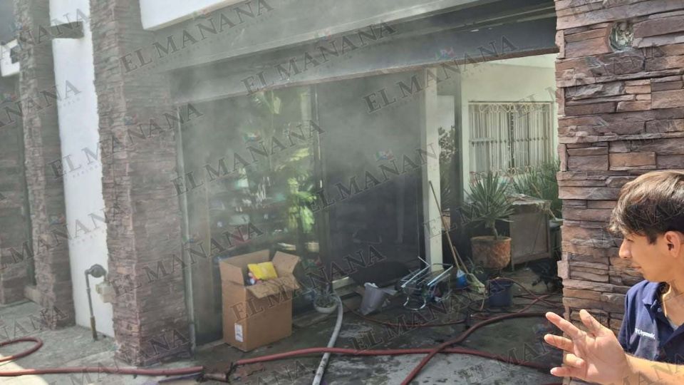 Bomberos y paramédicos llegaron al comercio local para sofocar las llamas