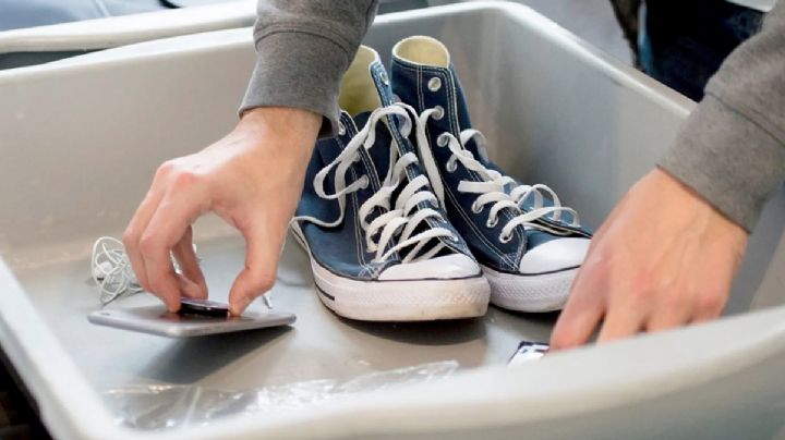 Esto pasará ahora con tus zapatos cuando te revisen en los aeropuertos de Estados Unidos