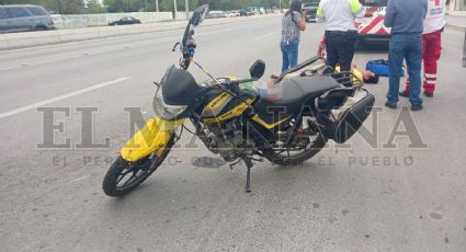 Camioneta se lleva de encuentro a motociclista en la Reforma; lo dejó en el pavimento con golpes