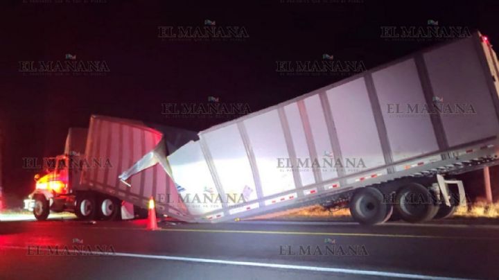 Tráiler sufre accidente y paraliza tráfico en la carretera Nuevo Laredo - Monterrey