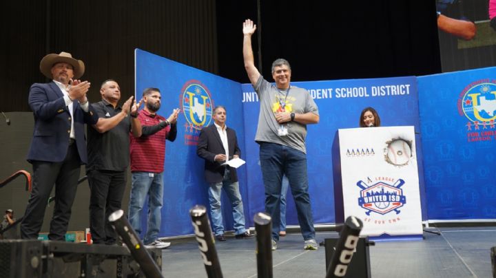 Llenan 7 mil empleados del UISD el Sames Auto Arena; dan inicio al nuevo año escolar