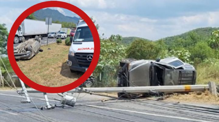 Aparatosa volcadura paraliza Carretera Nacional; 3 vehículos quedaron destrozados