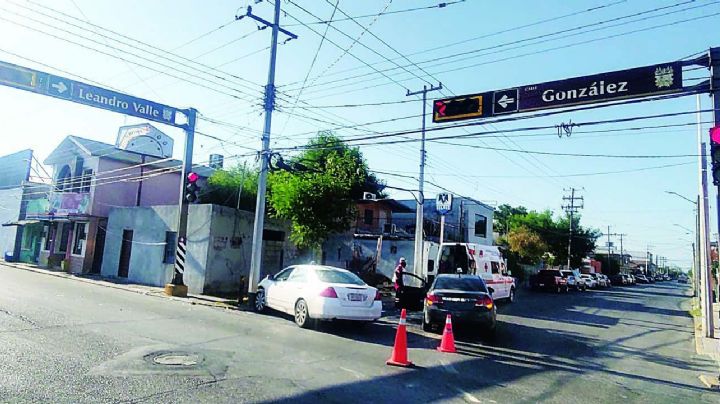 Abuelito y mujer protagonizan fuerte choque en el centro de Nuevo Laredo; ambos alegaron luz verde