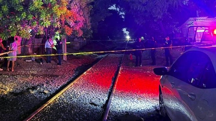 Tren destroza a joven mujer cuando cruzaba las vías; traía los audífonos puestos