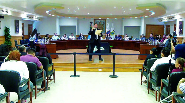 Regidores panistas arman show; abandonan junta de Cabildo en Nuevo Laredo