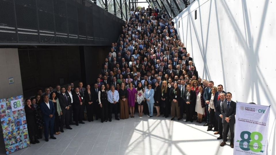 Celebran el aniversario 88 de la creación de la CFE.