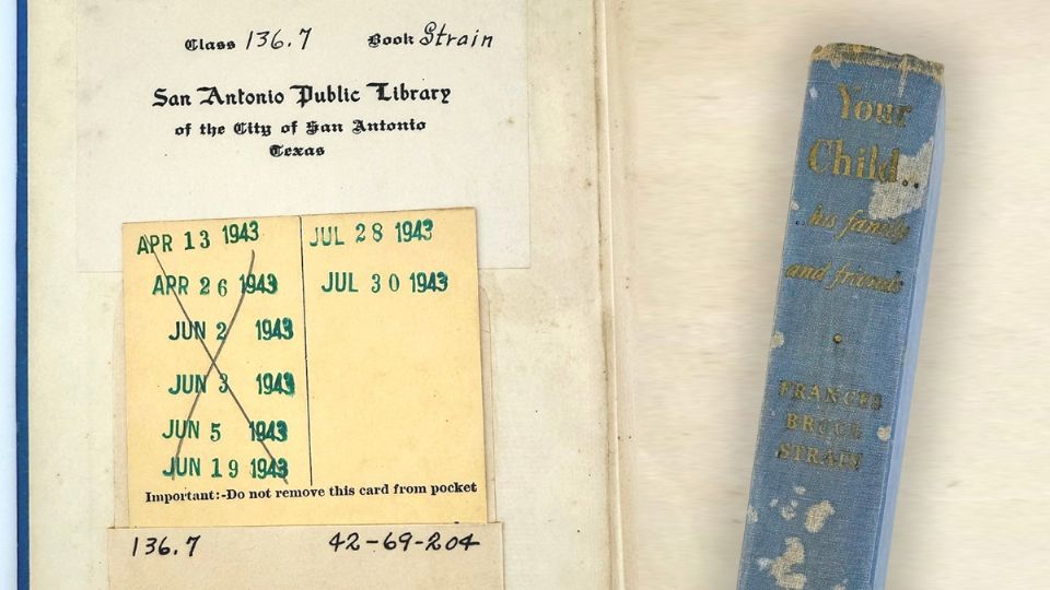 TTardó 'un poquito' para devolver el libro.