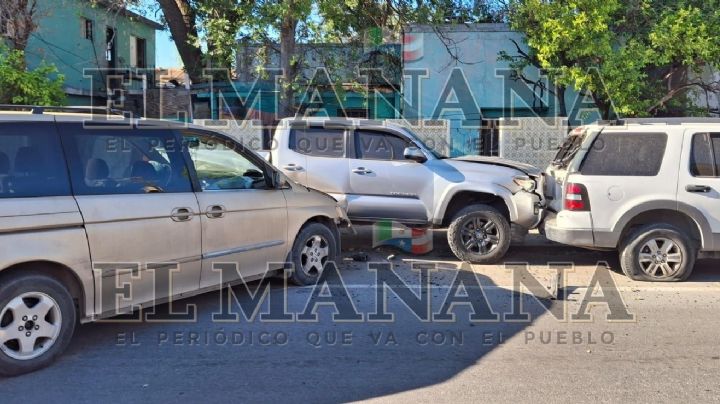 Choque múltiple entre Santos Degollado y Lincoln; cinco vehículos terminaron con daños